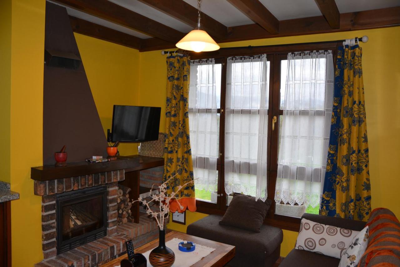 Apartamentos Rurales Piedrafita Llenin Bagian luar foto
