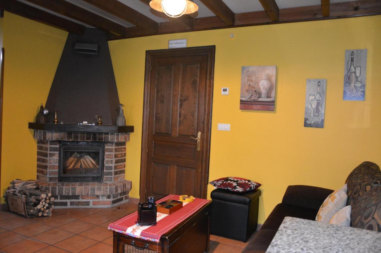 Apartamentos Rurales Piedrafita Llenin Bagian luar foto