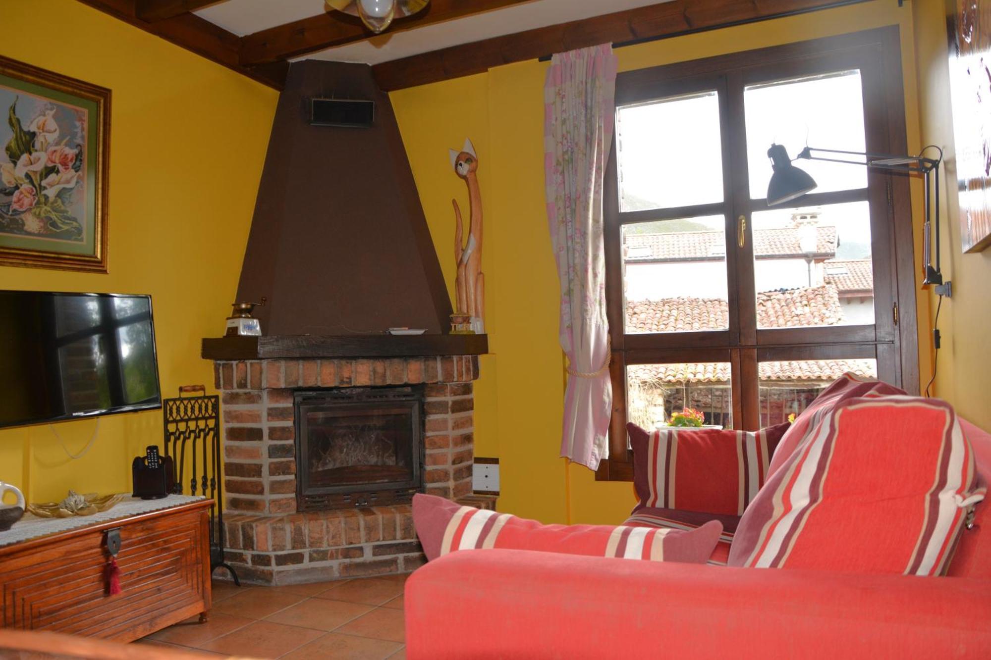 Apartamentos Rurales Piedrafita Llenin Bagian luar foto