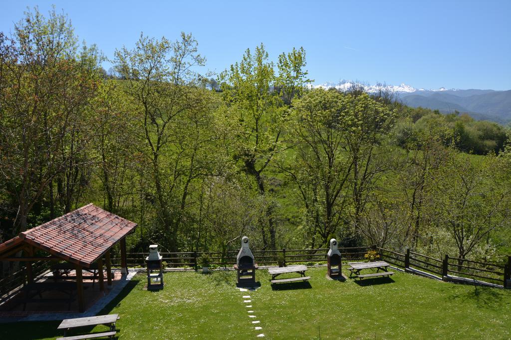 Apartamentos Rurales Piedrafita Llenin Bagian luar foto