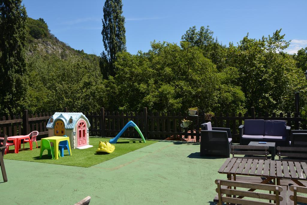 Apartamentos Rurales Piedrafita Llenin Bagian luar foto
